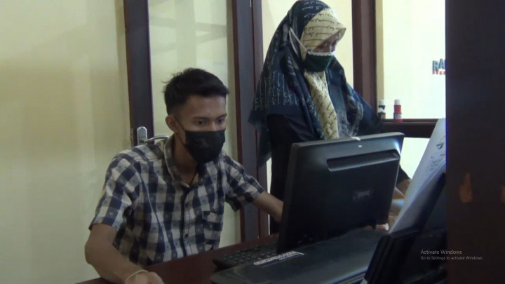 Vaksinasi Terhambat, Warga Sumenep Keluhkan Data NIK