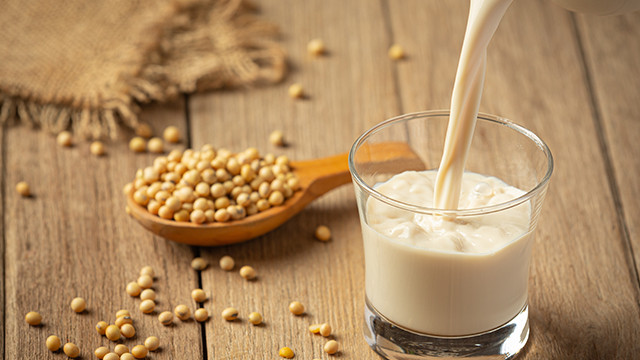 Bisa Gantikan Susu Sapi, Ini 3 Manfaat Kesehatan dari Susu Kedelai
