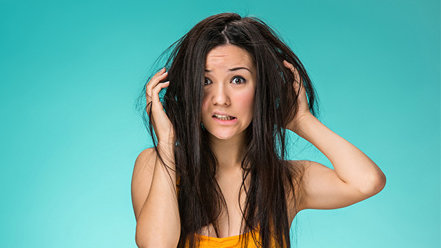 Rambut Mengembang Setiap Kali Bangun Tidur? Atasi dengan Perawatan Ini