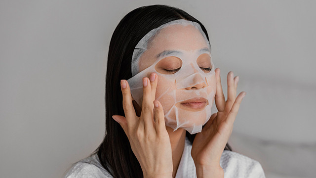 4 Tips Pemakaian Sheet Mask agar Hasil Maksimal