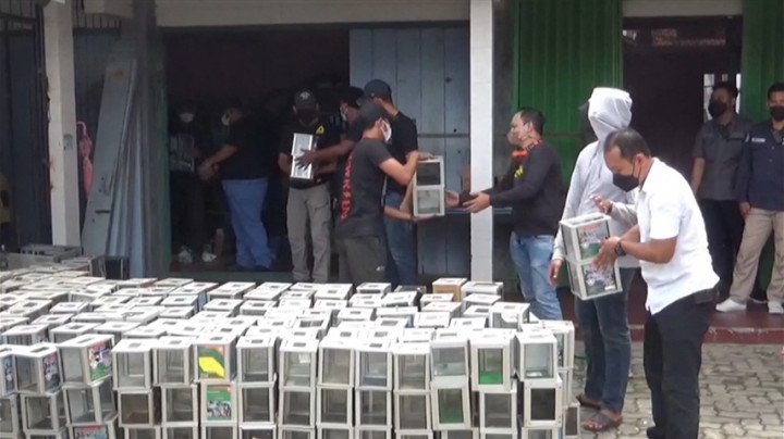 Diduga Pusat Pendanaan Terorisme, Polisi Temukan Ratusan Kotak Amal