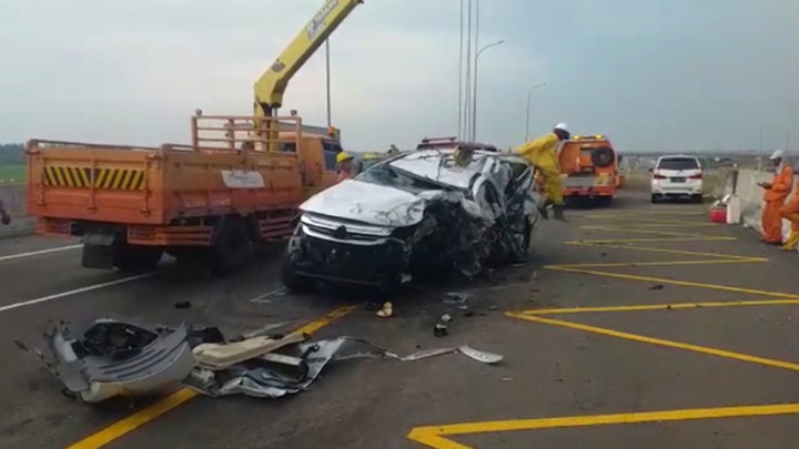 Situasi Olah TKP Kecelakaan Mobil Vanessa Angel