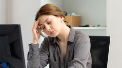 Menstruasi hingga Pola Tidur, Ini 5 Hal yang Bisa Memicu Migrain