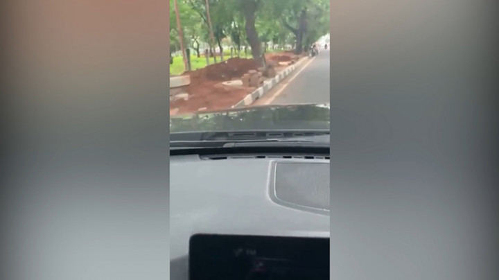 Ferdinand Hutahean Kritisi Sumur Resapan di Atas Trotoar Pemprov DKI