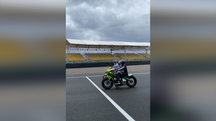 Saat Jokowi Menjajal Sirkuit Mandalika