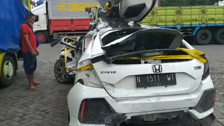 Mobil Dihantam Kereta Api di Pasuruan, 4 Orang Meninggal
