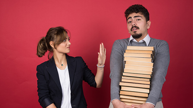 Ini 3 Alasan untuk Stop Beli Buku Bajakan