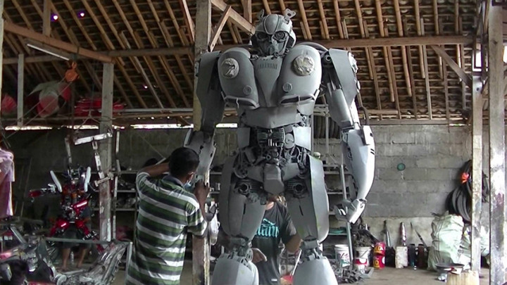 Rakit Robot Raksasa dari Motor Bekas, Karya Warga Bantul Ini Sudah Merambah Pasar Eropa