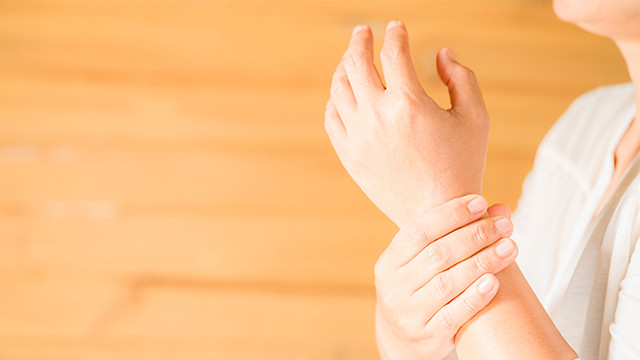 Tangan Sering Kesemutan? Ketahui 4 Penyebabnya