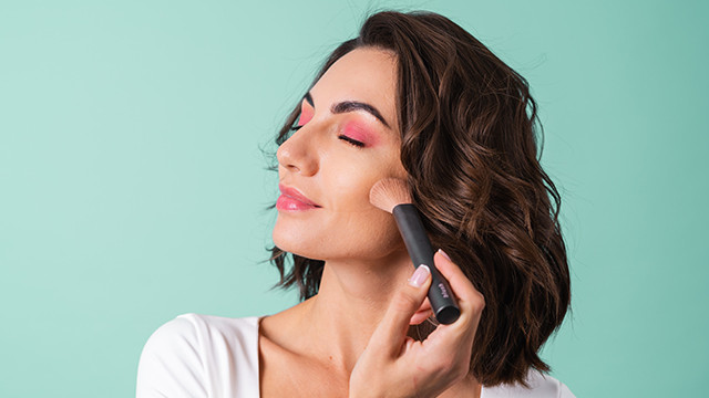 Terapkan 5 Teknik Dasar Contouring Ini untuk Tampilan Sempurna