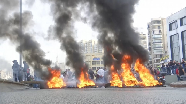 Protes Krisis Ekonomi, Warga Lebanon Blokade Jalan