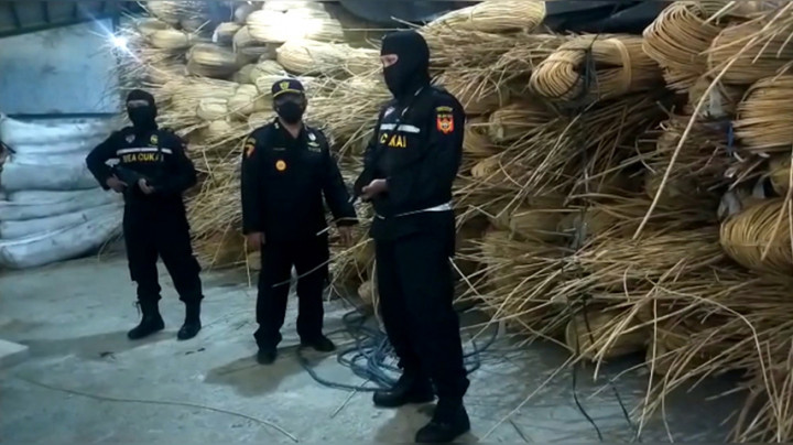 Bea Cukai Kalbar Gagalkan Penyelundupan 207 Ton Rotan