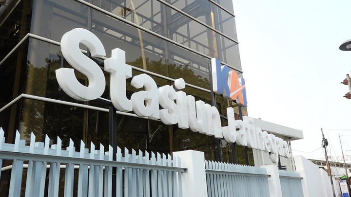 Hari Ini, KA Keberangkatan Stasiun Gambir Dialihkan ke Stasiun Jatinegara