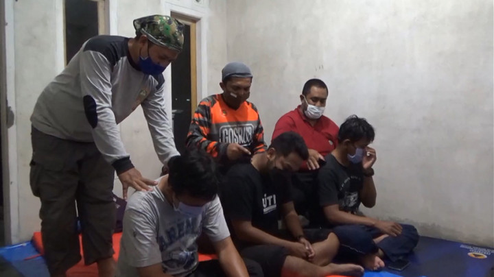 Posko Pijat Gratis Bagi Warga Terdampak Erupsi Gunung Semeru