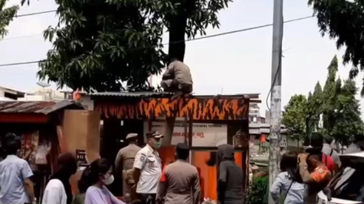 Antisipasi Bentrokan, Polisi Tertibkan Atribut Ormas