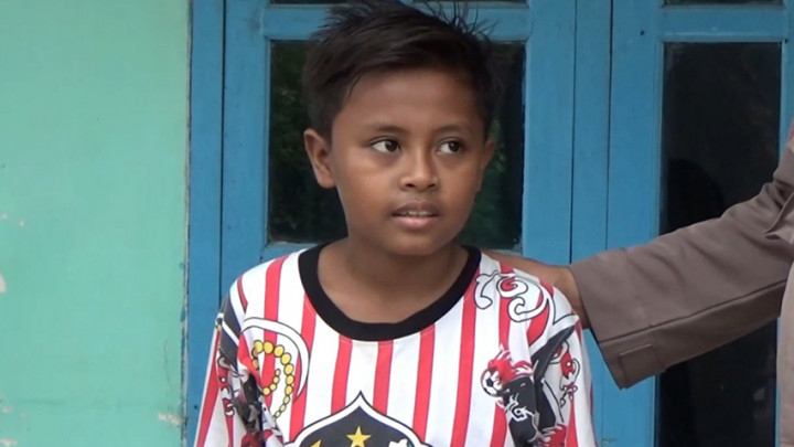 Ayah dan Kakaknya Hilang Akibat Erupsi Semeru, Rama Datangi Posko Kemensos