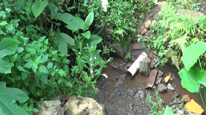 Timbulkan Bau Tak Sedap, Warga Resah dengan Saluran Kotoran yang Dipasang Sembarangan