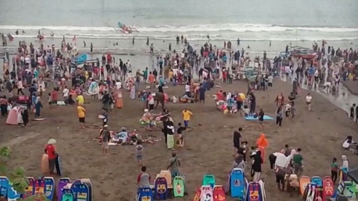 Khawatir Ditutup Pemerintah, Wisatawan Berlibur Lebih Awal