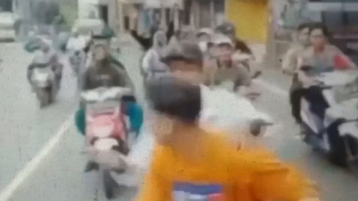 Viral! Puluhan Pelajar SMK Konvoi Sambil Mengacungkan Senjata Tajam