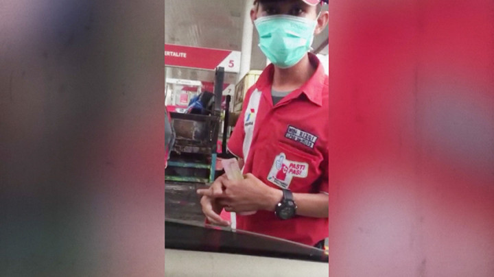 Viral! Aksi Kecurangan Petugas SPBU di Bintaro Berakhir Dipecat