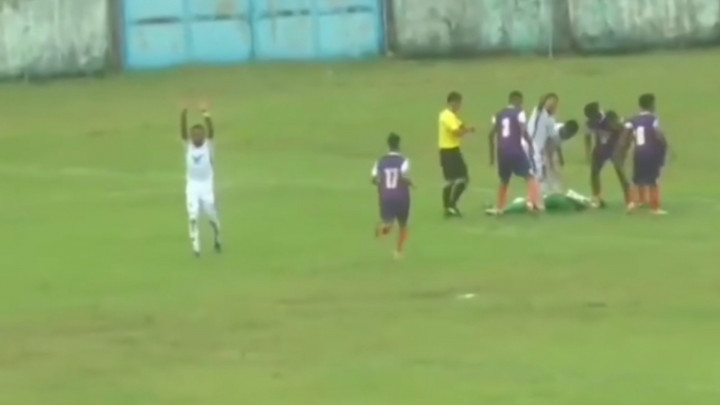 Kiper Tornado FC Meninggal Dunia, Ini Detik-detik Taufik Alami Benturan di Tengah Laga