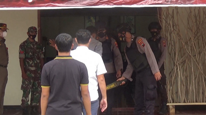 Jelang Ibadah Perayaan Natal, TNI-Polri Sterilisasi Gereja di Jepara