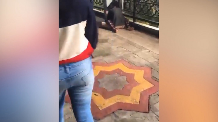 Viral! Video Mesum Pasangan Remaja di Alun-alun Gresik