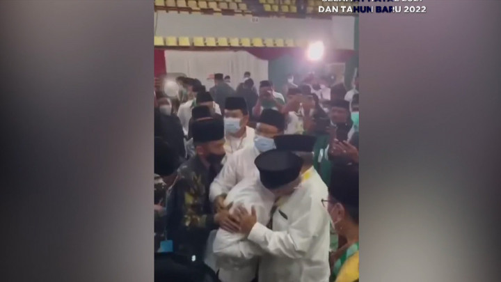 Gus Yahya Peluk Said Aqil Dinilai Bentuk Suasana Keakraban