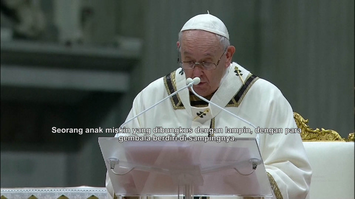 Paus Fransiskus Pimpin Misa Malam Natal di Vatikan