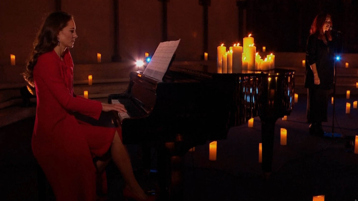 Pertama Kali, Kate Middleton Mainkan Piano saat Perayaan Natal