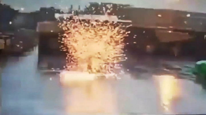 Viral! Detik-detik Satpam di Cilincing Tersambar Petir