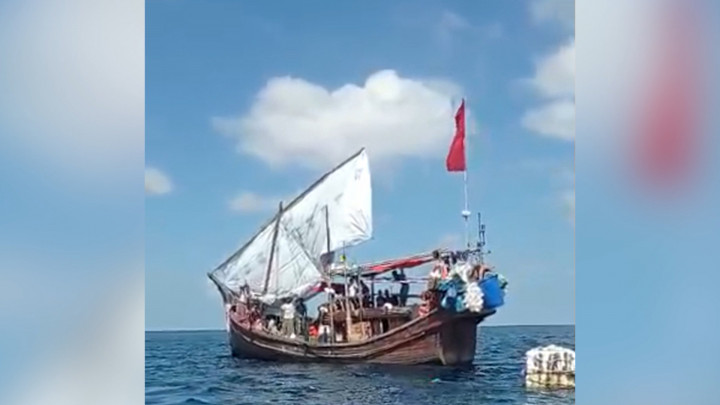 Rusak Mesin, Kapal Pengungsi Rohingya Terapung di Laut Aceh
