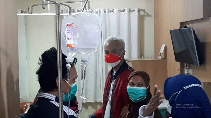 Ganjar Pranowo Jenguk Pasien RSUP dr Kariadi Semarang Pascakebakaran