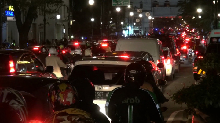Jalan Asia Afrika Bandung Macet di Malam Tahun Baru