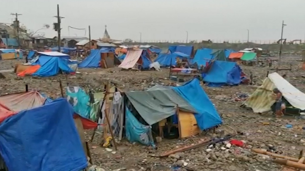 Ratusan Ribu Warga Filipina Rayakan Pergantian Tahun di Pengungsian