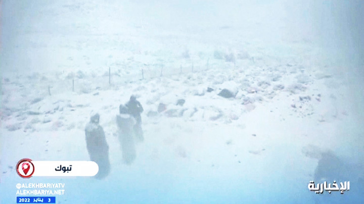 Hujan Salju Lebat Selimuti Pegunungan di Arab Saudi