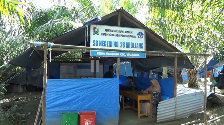 Memprihatinkan, 1 Tahun Pasca Gempa Majene Siswa Masih Belajar di Tenda Darurat
