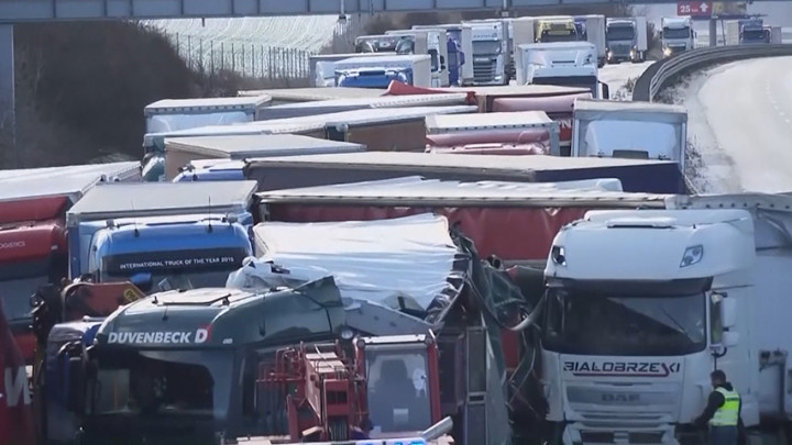 40 Mobil dan Truk Terlibat Tabrakan Beruntun di Ceko