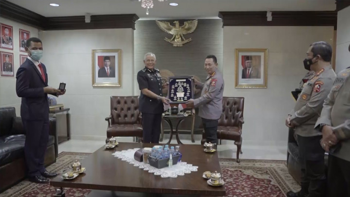 Bertemu Kepala Polisi Malaysia, Kapolri Ajak Benahi Masalah PMI Ilegal