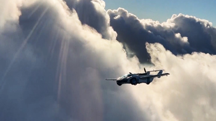 Lulus Sertifikasi Laik Udara, Mobil Terbang Slovakia Jadi Kenyataan