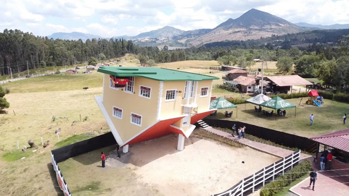 Rumah Terbalik di Kolombia Tarik Ratusan Turis dalam Waktu Kurang dari Sebulan