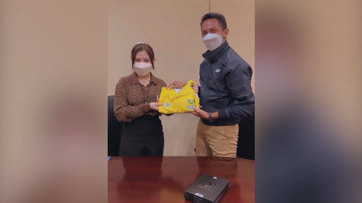 Resmi, Prilly Latuconsina Jadi Pemilik Klub Sepak Bola Persikota Tangerang