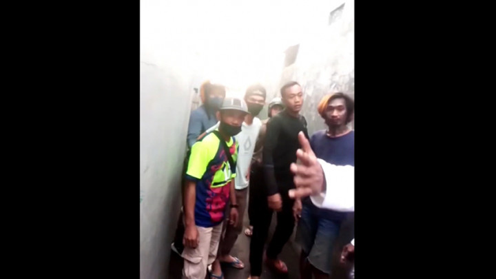 Seorang Pria Tiba-tiba Dikeroyok 5 Orang Tak Dikenal saat Tidur di Rumahnya