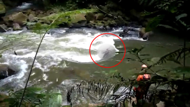 Jenazah Korban Mobil Pick Up Terjun ke Jurang Ditemukan Tersangkut di Bebatuan