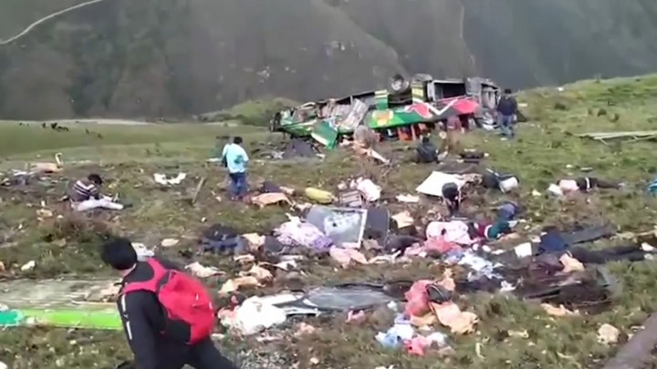 Sebuah Bus Terjun ke Jurang Sedalam 100 Meter, 20 Orang Meninggal