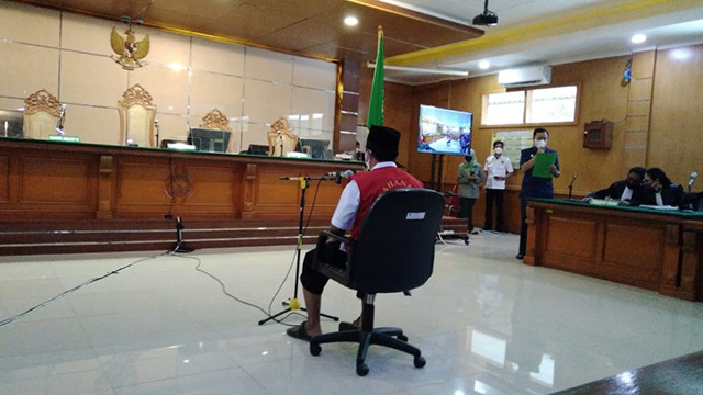 Warga Menilai Vonis Penjara Seumur Hidup untuk Herry Wirawan Terlalu Ringan