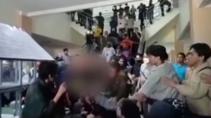 Unjuk Rasa Berujung Ricuh, Mahasiswa dan Keamanan Kampus Saling Serang