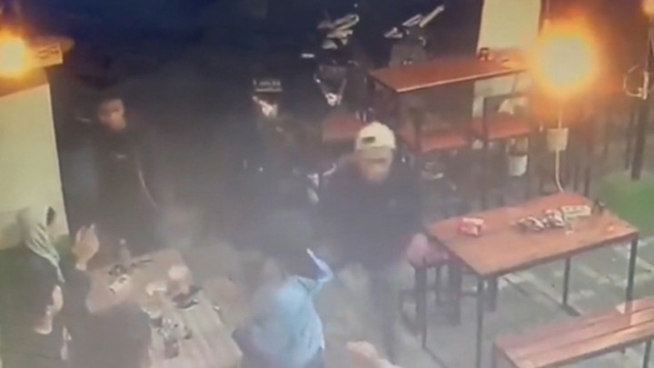 Sekelompok Orang Diduga Geng Motor Serang Pengunjung Kafe di Bandung Barat