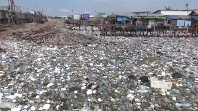 Ratusan Rumah di Kali Baru Terkepung Lautan Sampah