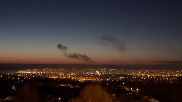 Asap Membumbung Tinggi di Langit Kota Kharkiv Ukraina